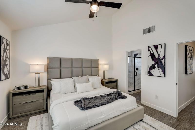 50367-3645 E Earll Dr-023