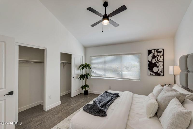 50367-3645 E Earll Dr-025