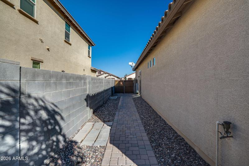 47-web-or-mls-Exterior-11