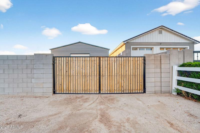 12-web-or-mls-92-N Wyatt Dr