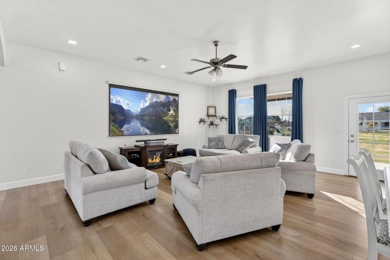 13-web-or-mls-64-N Wyatt Dr