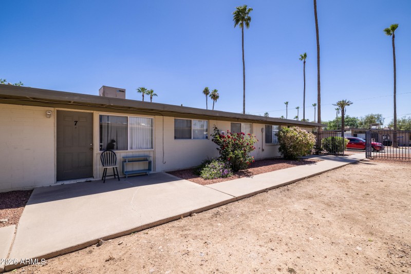 Cheery Lynn - Exterior 03