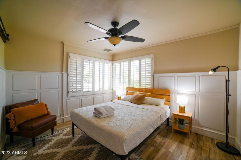 za 67 office 4th bedrm corner window frn