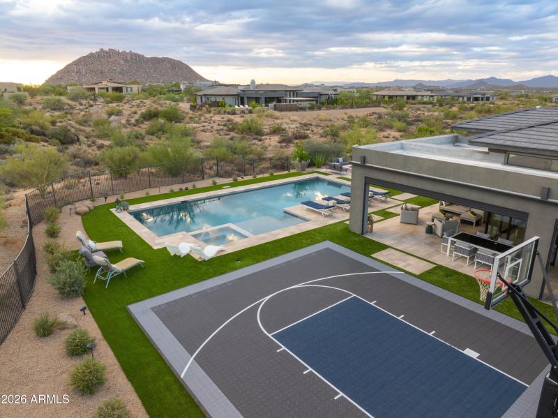 065_The IndoorOutdoor Lifestyle