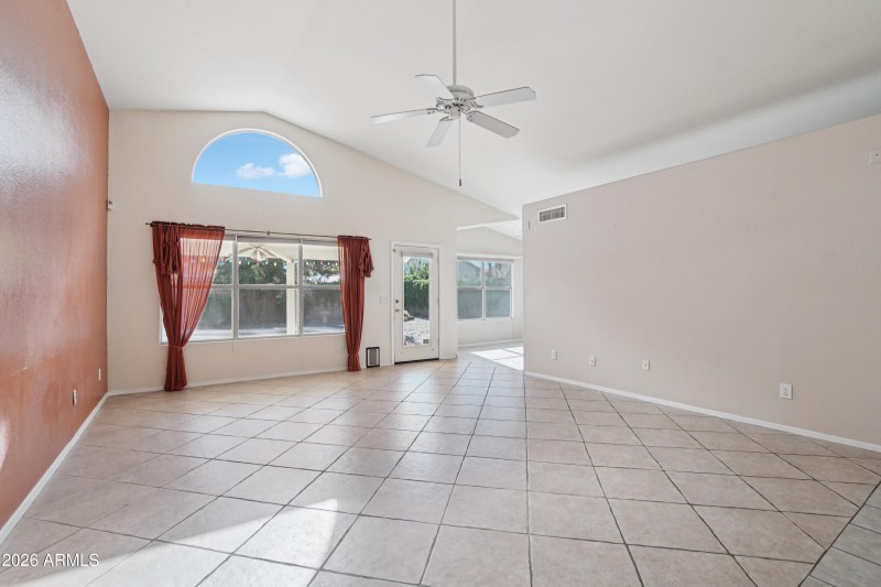 6-print-W Burnett Rd-S2101-006