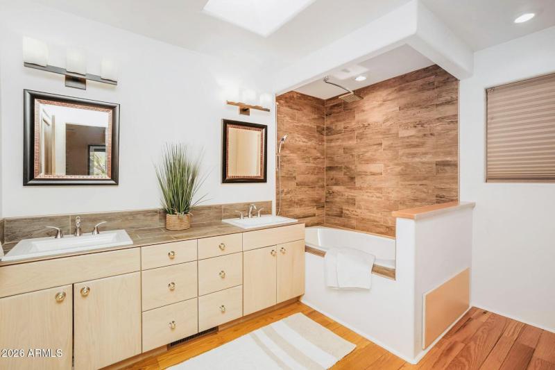 DownstairsMasterBath 1