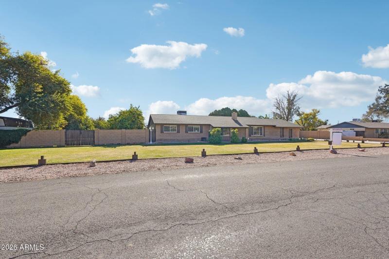 2-web-or-mls-W Banff Ln.-S2101-002