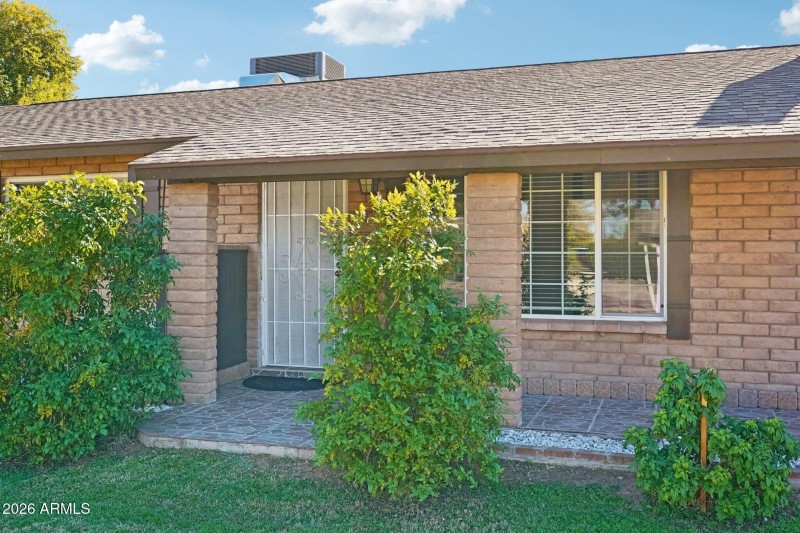 6-web-or-mls-W Banff Ln.-S2101-006