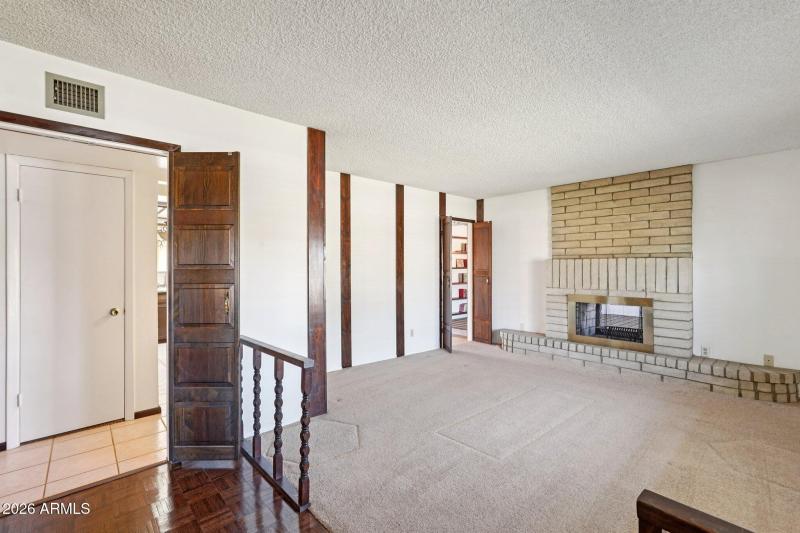 7-web-or-mls-W Banff Ln.-S2101-007