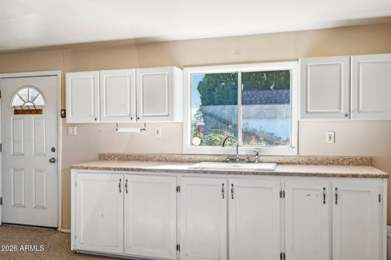 24-web-or-mls-W Banff Ln.-S2101-024