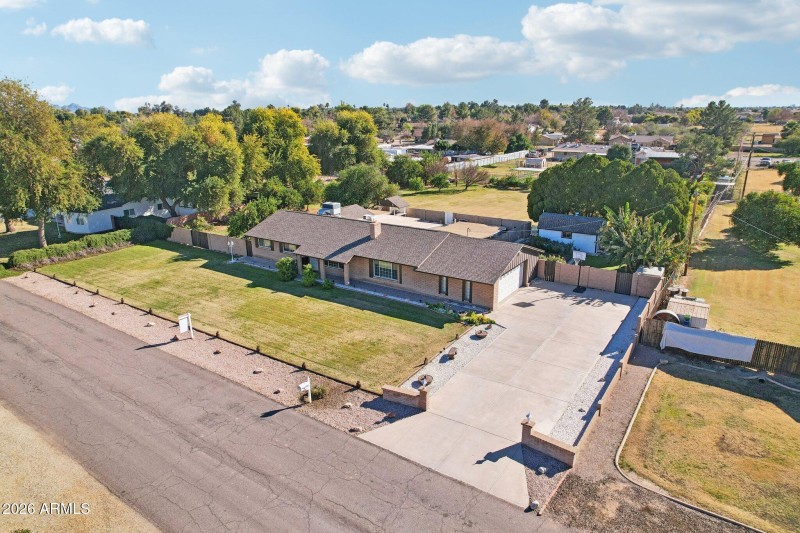 53-web-or-mls-W Banff Ln.-S2101-051