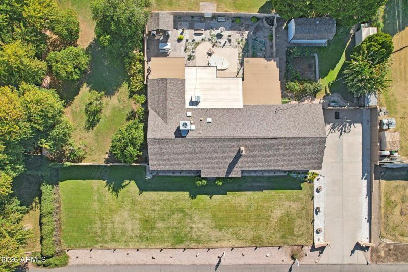 55-web-or-mls-W Banff Ln.-S2101-053