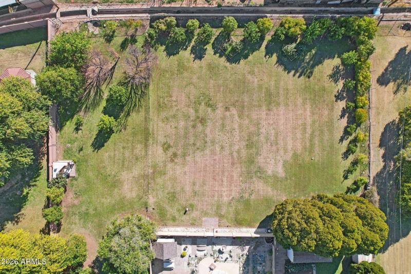 56-web-or-mls-W Banff Ln.-S2101-054