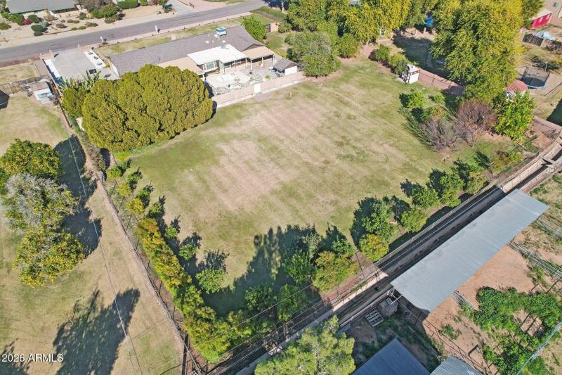 63-web-or-mls-W Banff Ln.-S2101-061