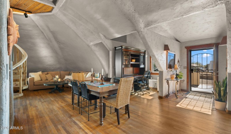 13-web-or-mls-Great Room4