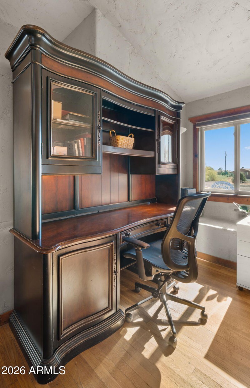 19-web-or-mls-Office Nook