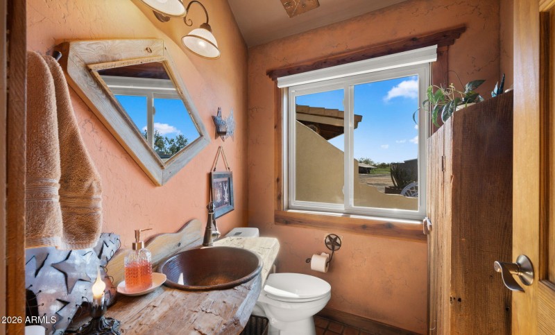 28-web-or-mls-Powder Room