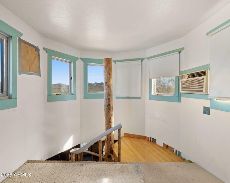 29-web-or-mls-Upstairs Loft Space1