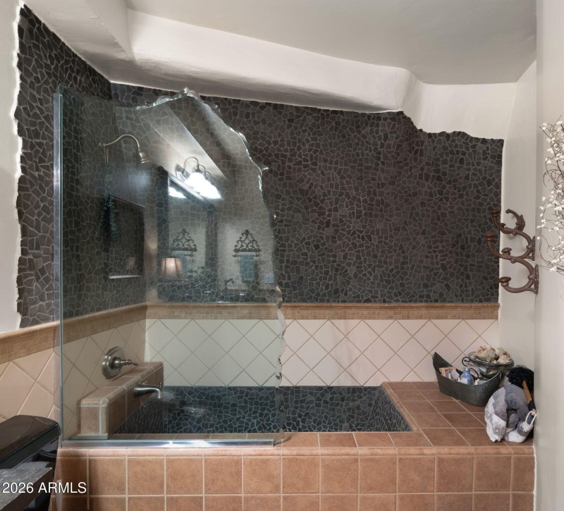 49-web-or-mls-Full Bathroom1