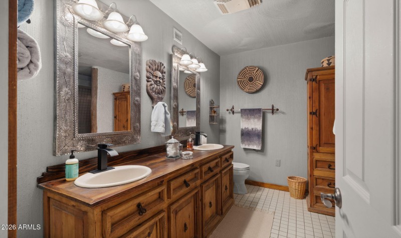 53-web-or-mls-Primary Bedroom1