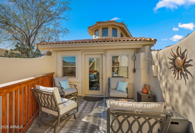 60-web-or-mls-Pool Entrance Exterior