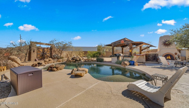 62-web-or-mls-Backyard2