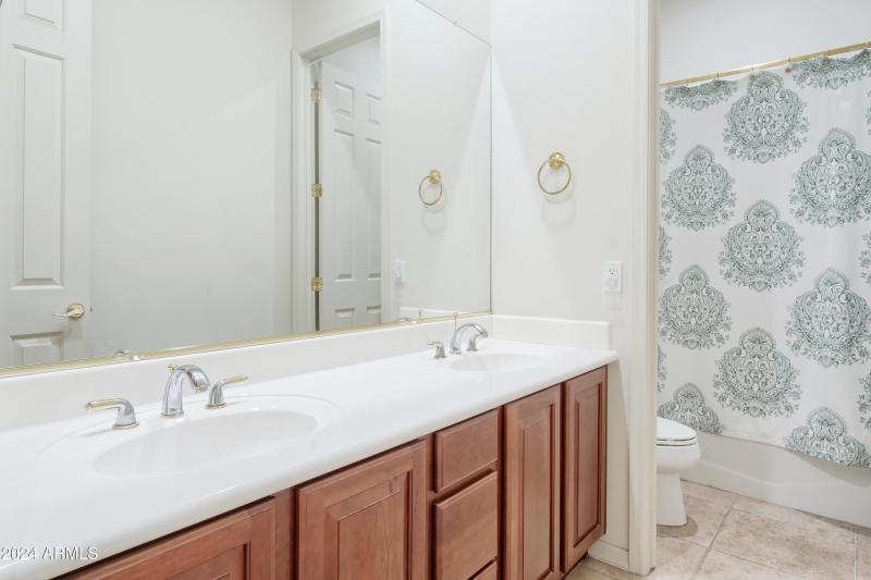 32_11157 E Greenway Rd