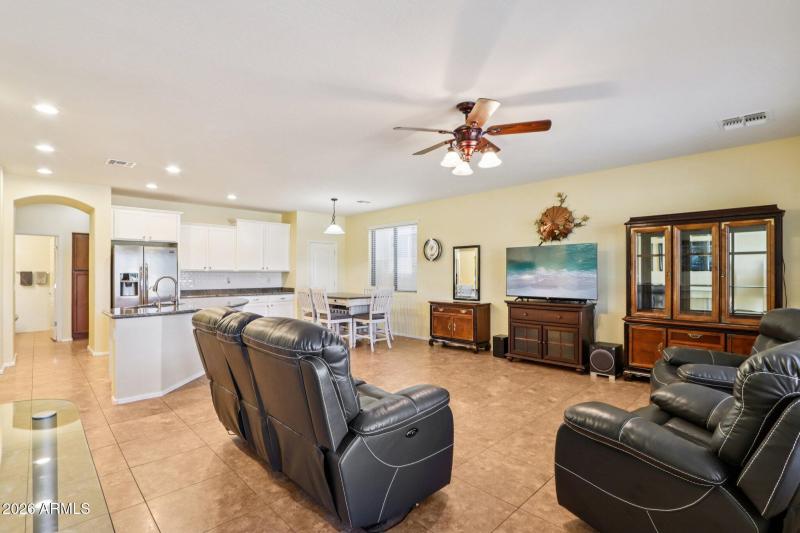 10-web-or-mls-W Brown St-S2001-008