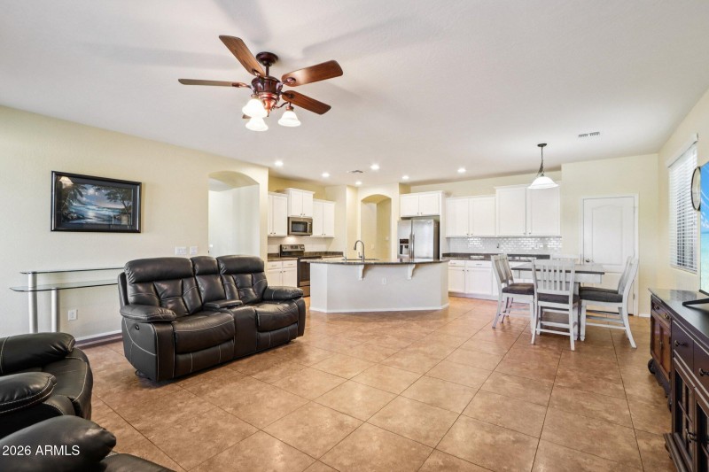 11-web-or-mls-W Brown St-S2001-009