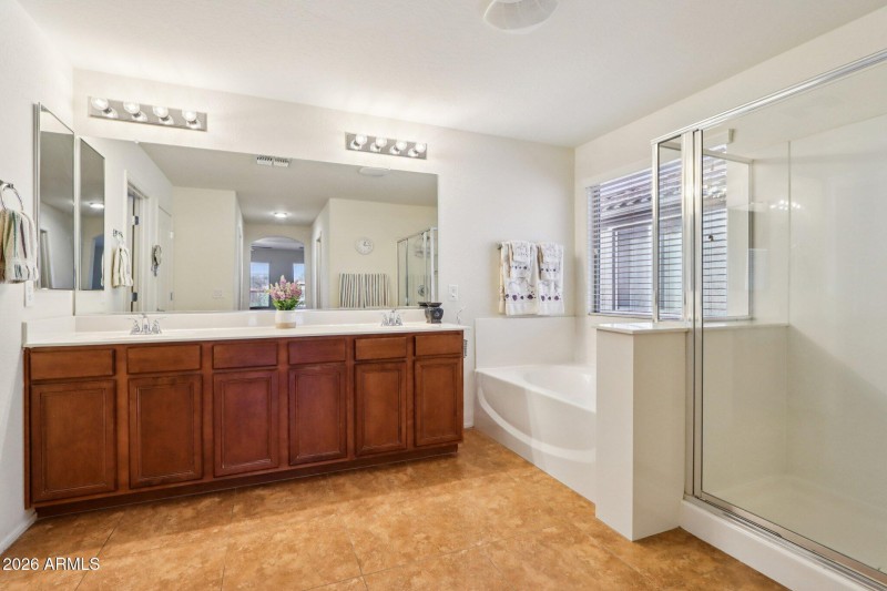 31-web-or-mls-W Brown St-S2001-029