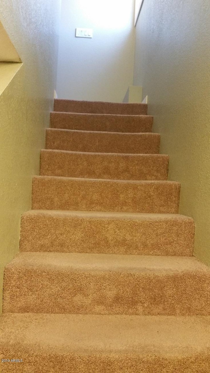 37-To upstair's bedrm-2