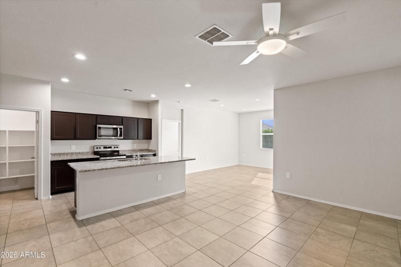 06-Family Room to Kitchen