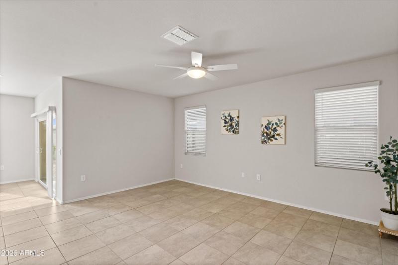 09-Family Room to Breakfast