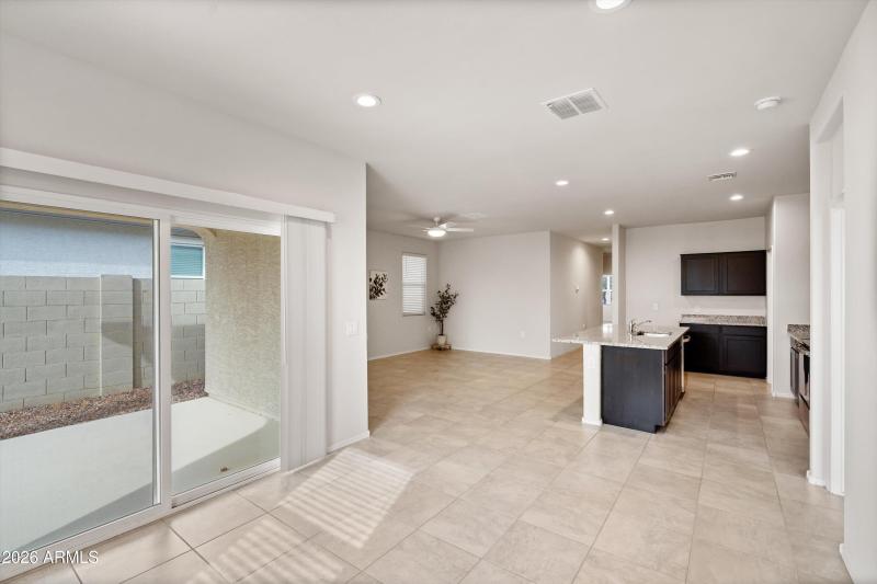 17-Dining to Kitchen