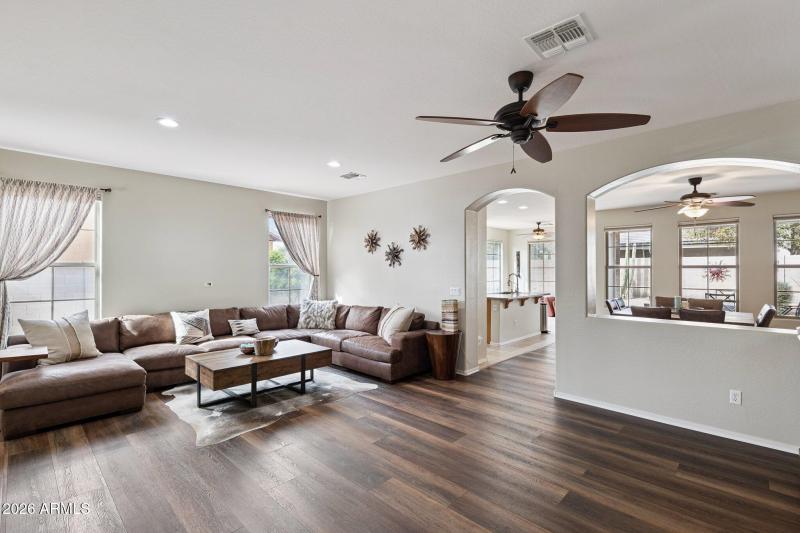 5-web-or-mls-16048-w-papago-st