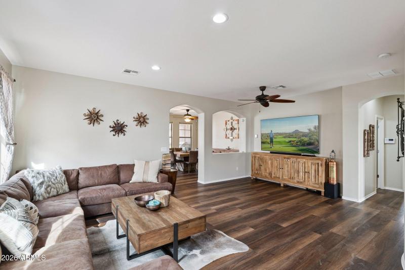 7-web-or-mls-16048-w-papago-st