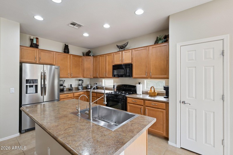 12-web-or-mls-16048-w-papago-st