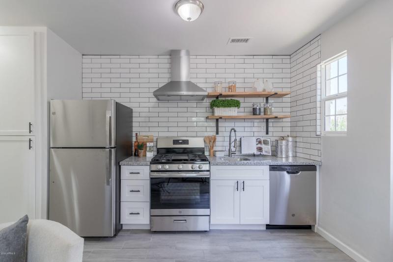 008-1649EOakSTUnit1-Phoenix-AZ-85006-sma