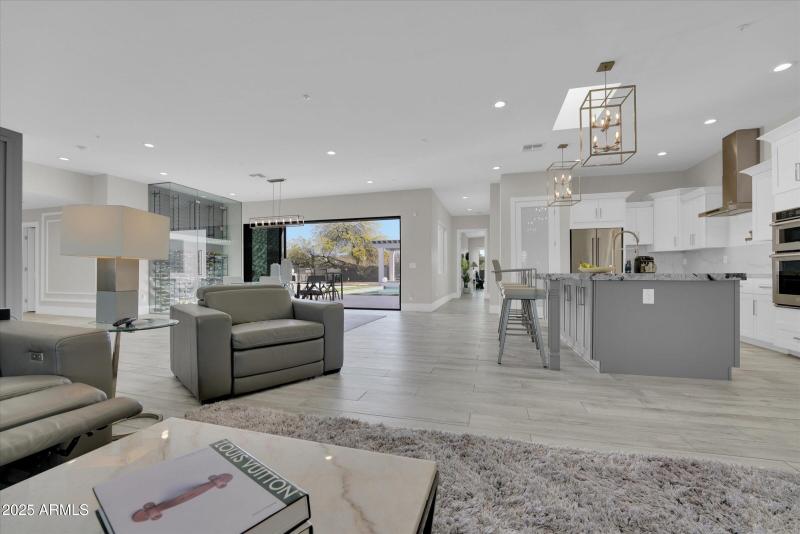 np 76 fr hallwy aa slider aa 2-25