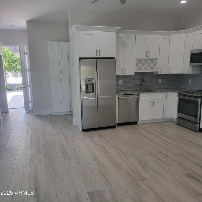 aa 76 guest hs kitchen 4-24