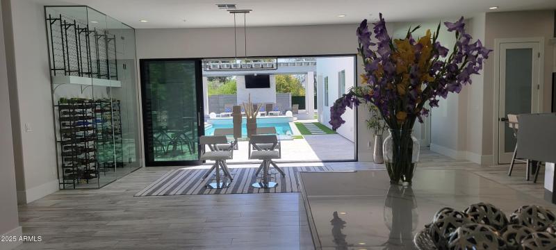 A 76 ENT FR DINNING VIEW POOL 6-22