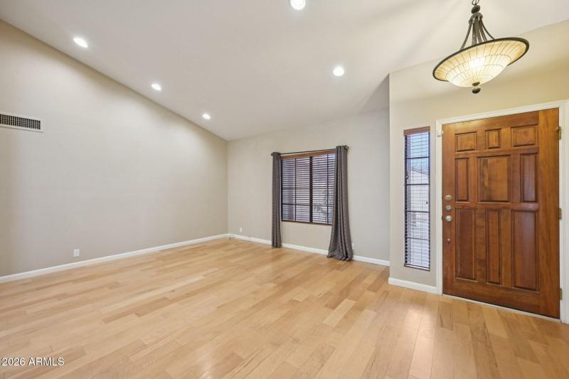 7-web-or-mls-N 92nd Ave-S2201-007