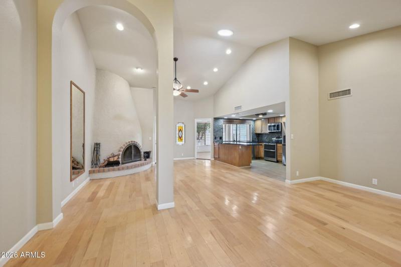 9-web-or-mls-N 92nd Ave-S2201-009