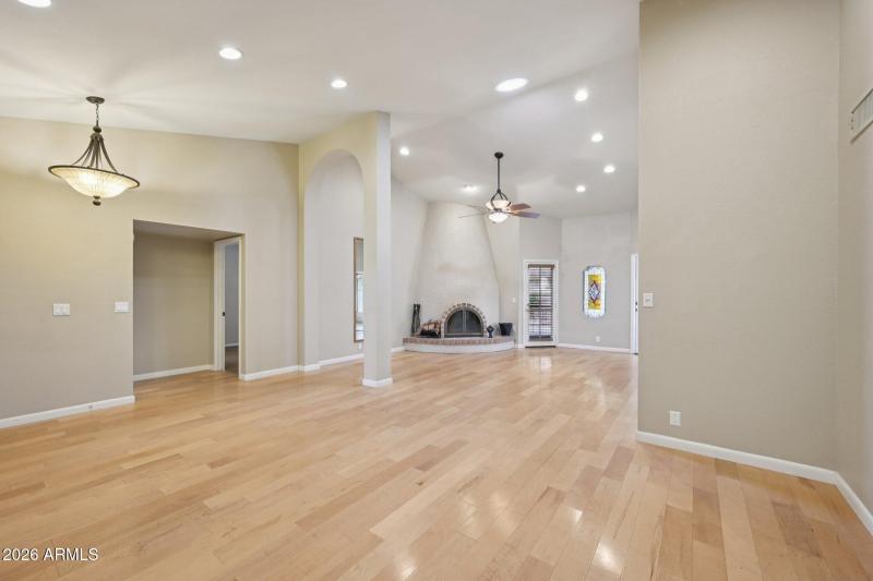 12-web-or-mls-N 92nd Ave-S2201-012