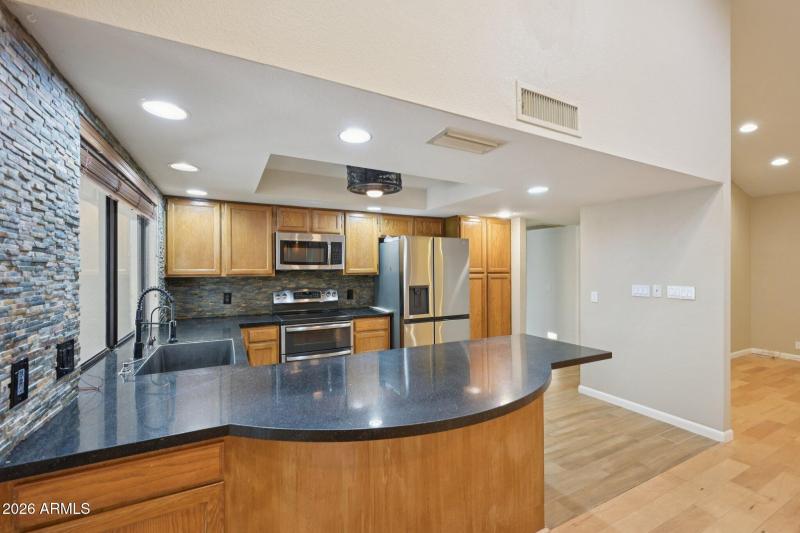 16-web-or-mls-N 92nd Ave-S2201-016