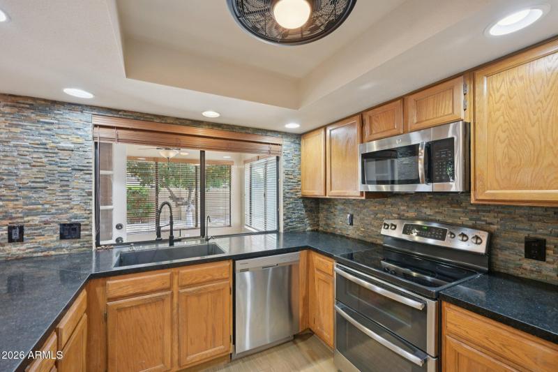 18-web-or-mls-N 92nd Ave-S2201-018