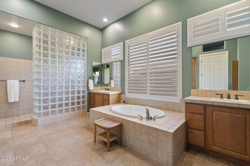 Shower & Soaking Tub