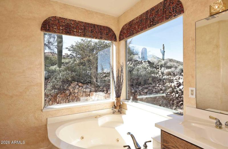 Primary Bath-Jetted Tub