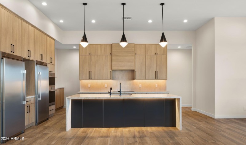 Waterfall Island/Breakfast Bar