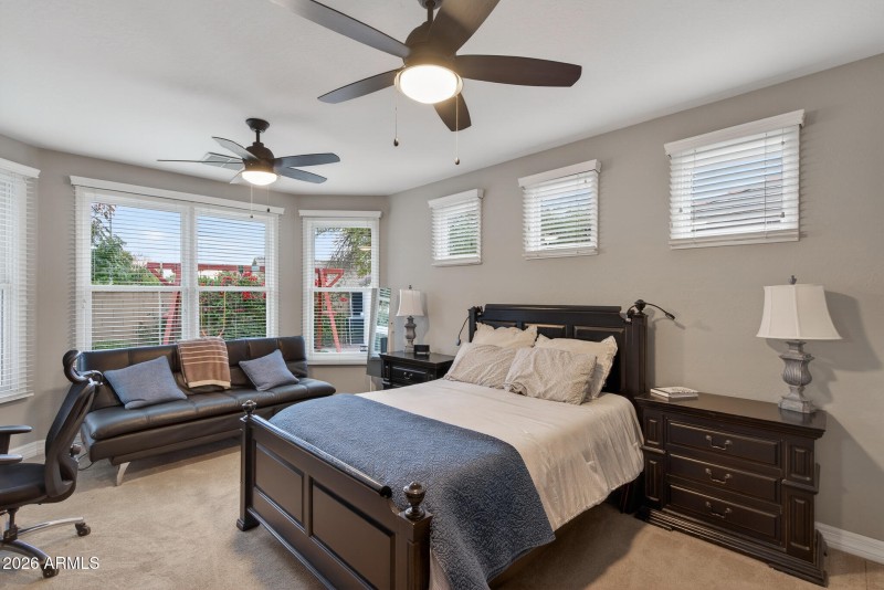 18) PRIMARY BEDROOM_DOWN